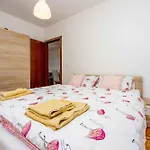 Apartman In 45042 *