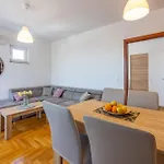 Apartman In 45042 Jadranovo